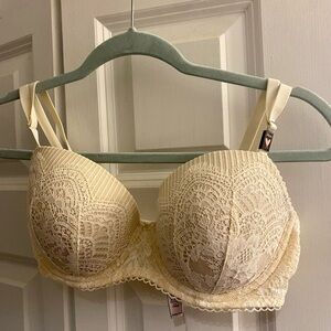Victoria's Secret Cream Lace NWT Demi-Cup Bra